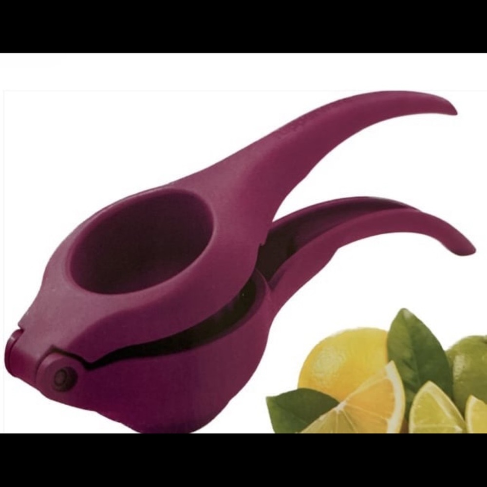 Tupperware Ergonomic Citrus/Lemon & Lime Squeezer Press